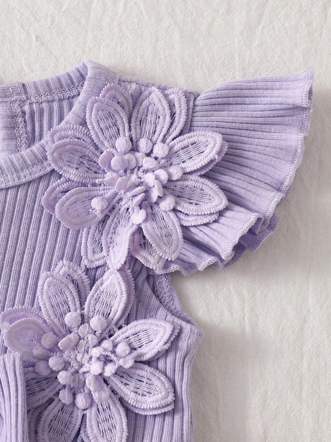 Summer Newborn 2-Piece Set: Purple Ruffle-Sleeve Patchwork Dress With 3D Floral Lace Tulle Skirt And Matching Headband Sweet, Cute, And Elegant; Soft, Skin-Friendly, Loose-Fitting, And Comfortab