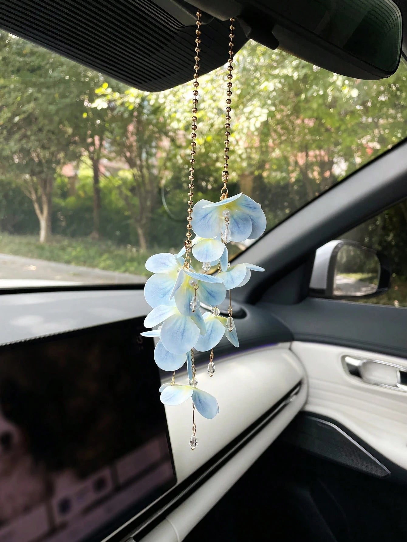 Tassel Flower Car Hanging Ornament Creative Petal Water Drop Pendant Car Interior Decoration, Car Rearview Mirror Hanging Decor, Car Interior Accessories, Women's Car Decoration, Perfect Gift For Wome