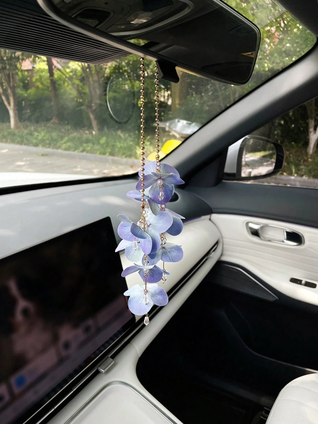 Tassel Flower Car Hanging Ornament Creative Petal Water Drop Pendant Car Interior Decoration, Car Rearview Mirror Hanging Decor, Car Interior Accessories, Women's Car Decoration, Perfect Gift For Wome