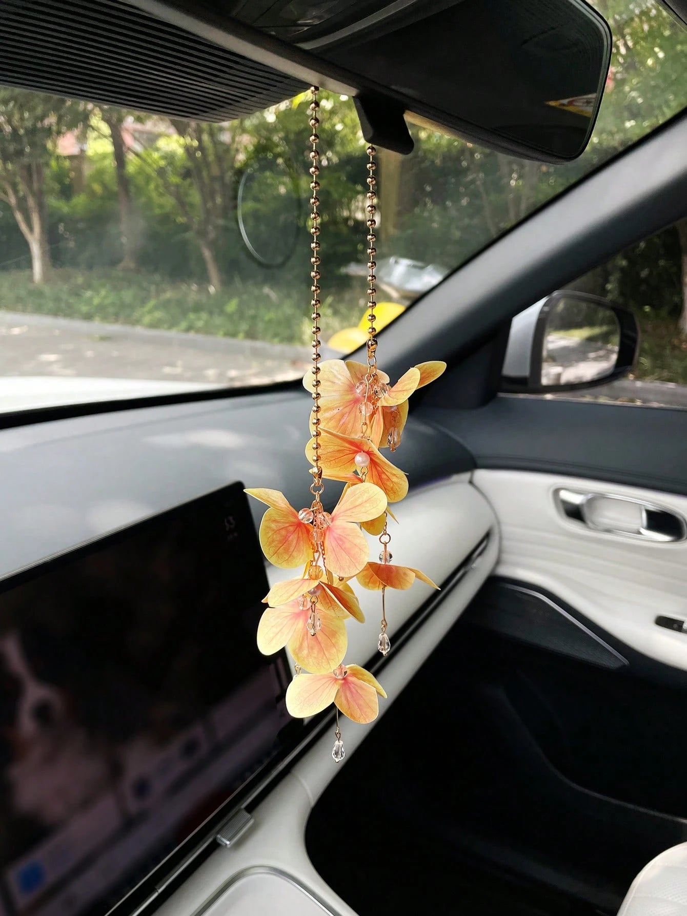 Tassel Flower Car Hanging Ornament Creative Petal Water Drop Pendant Car Interior Decoration, Car Rearview Mirror Hanging Decor, Car Interior Accessories, Women's Car Decoration, Perfect Gift For Wome