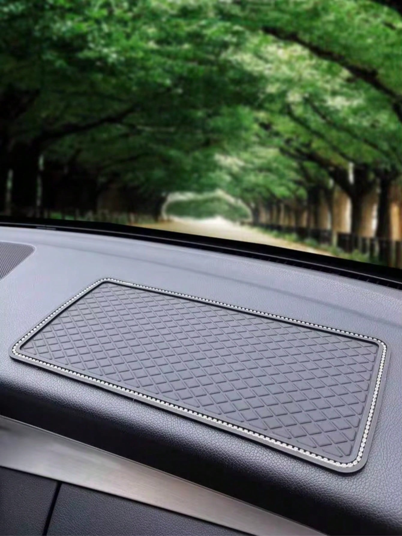 Universal Anti-Slip Car Dashboard Mat, Non-Slip Silicone Gel Car Dashboard Storage Pad, Heat-Resistant Sticky Anti-Slip Pad, Suitable For Phone, Fashion Glasses, Keys, Coins, Small Accessories, Car In