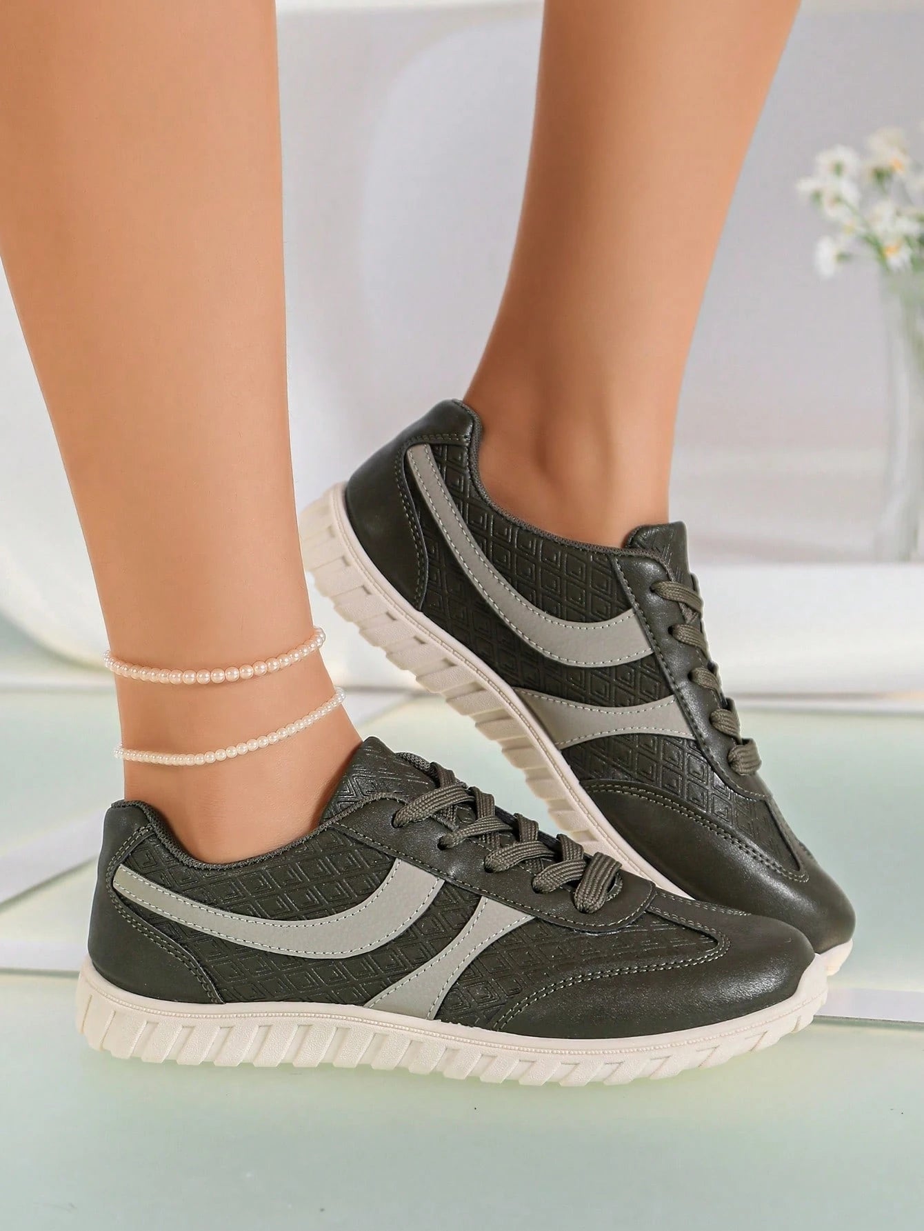 Vintage Army Green Embossed Trainer Shoes, Minimal Lace Up Flat Sneakers, Basic Casual Footwear For Spring Autumn All Seasons Outfits