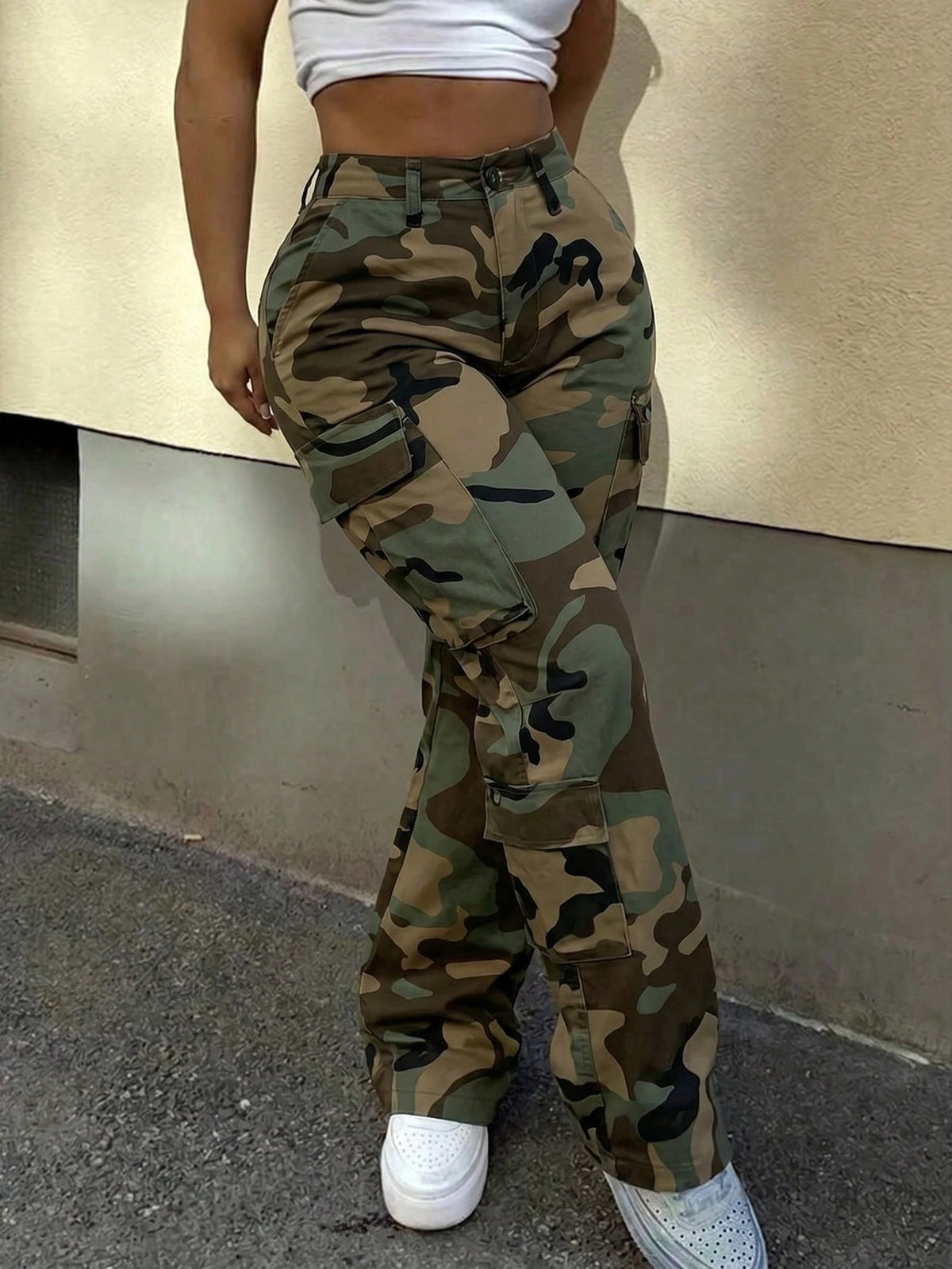 Women Camo Print Flare Cargo Pants, High Waist Multi Flap Pocket Utility Trousers, Y2K Streetwear Bottoms For Country Concert & Daily Casual