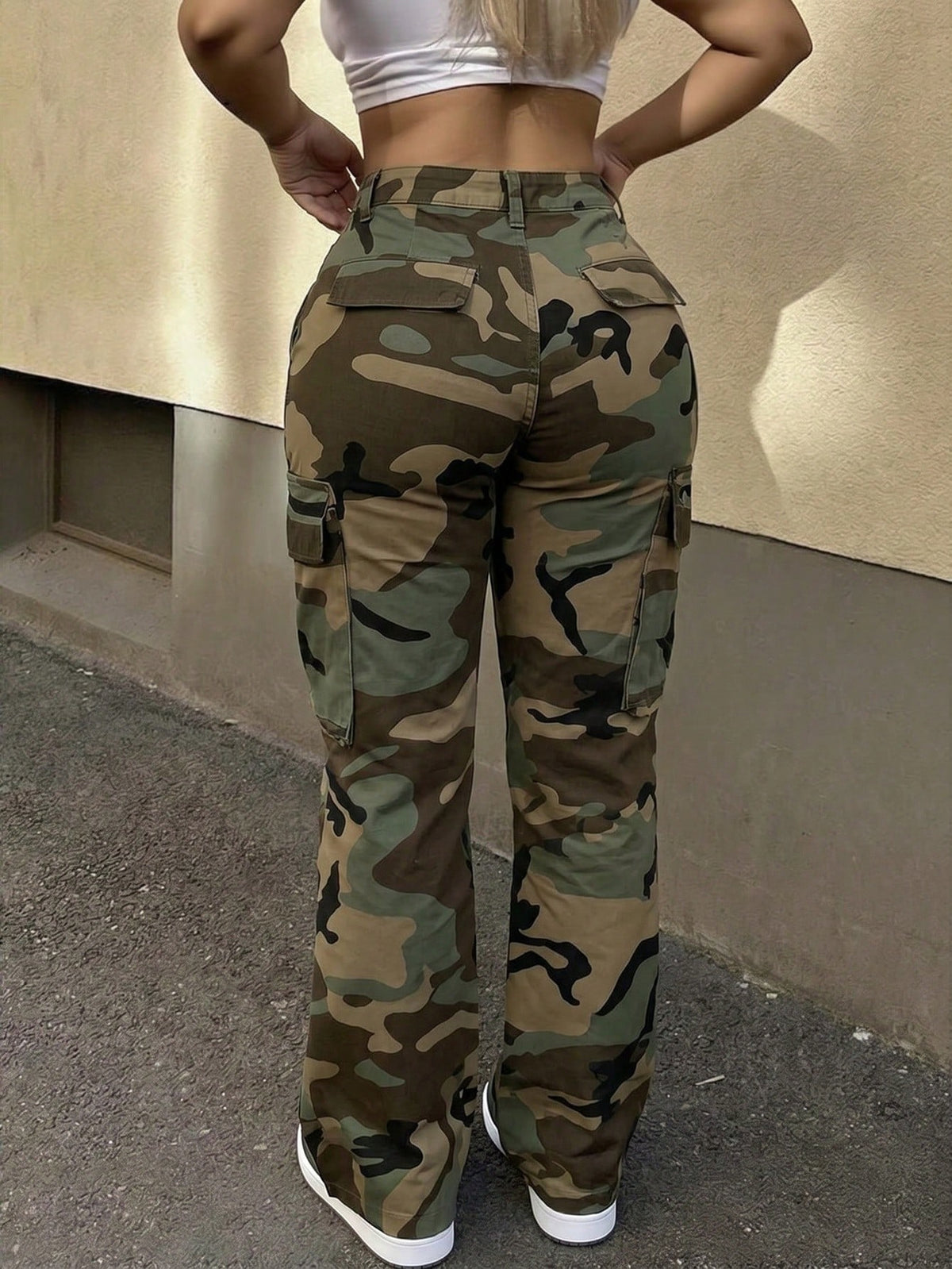 Women Camo Print Flare Cargo Pants, High Waist Multi Flap Pocket Utility Trousers, Y2K Streetwear Bottoms For Country Concert & Daily Casual