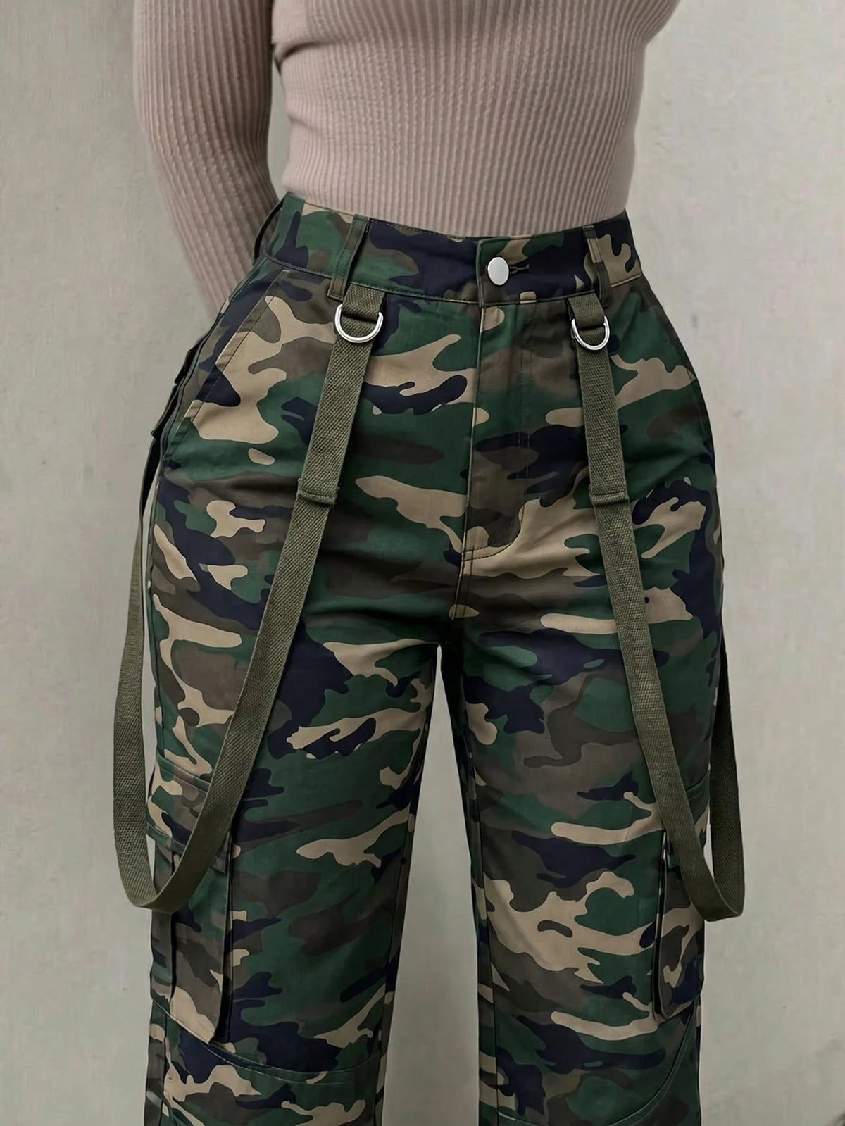 Women Camo Print Flare Cargo Pants, High Waist Multi Flap Pocket Utility Trousers, Y2K Streetwear Bottoms For Country Concert & Daily Casual