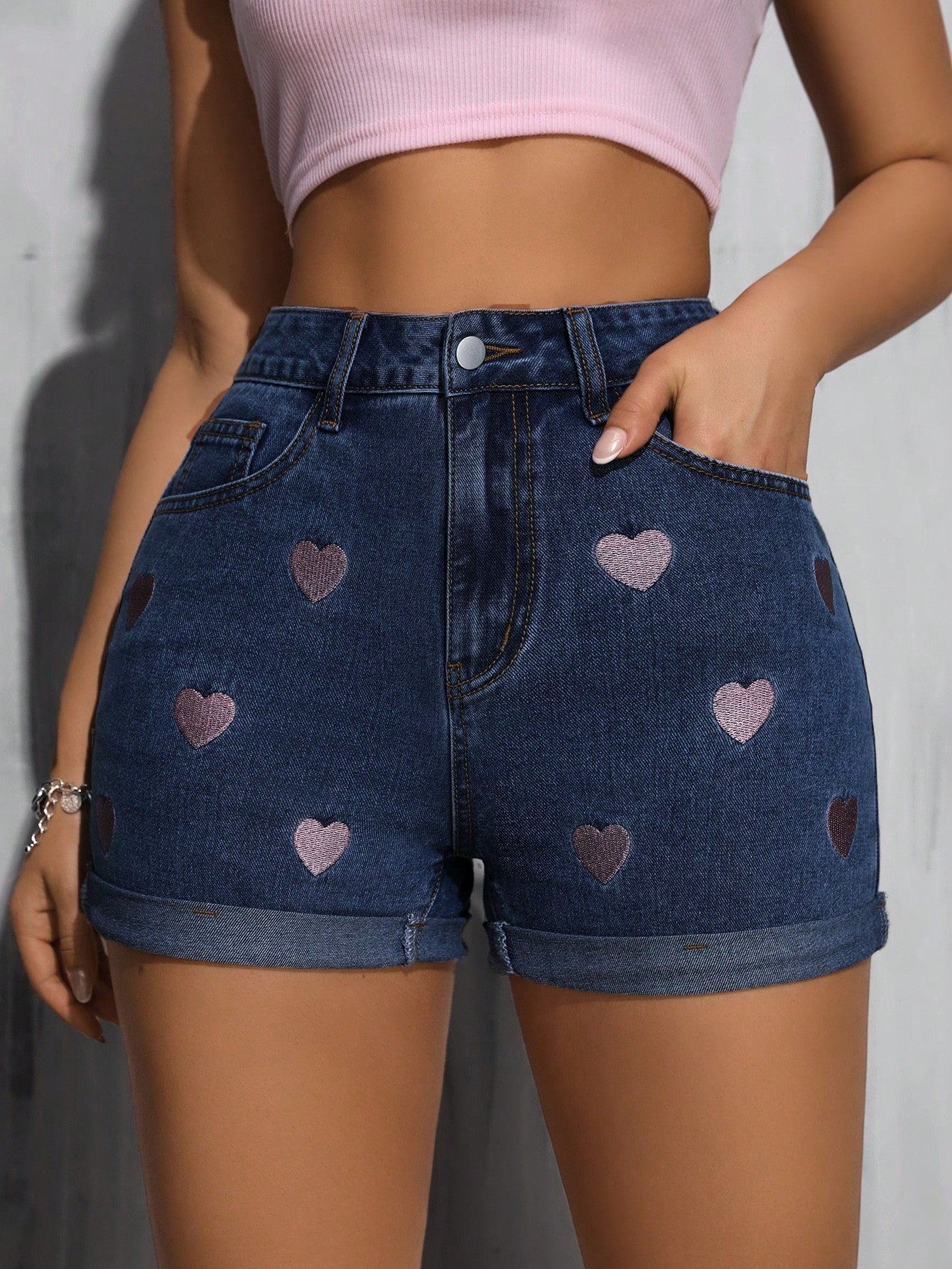Women's Fashion Pink Heart Embroidered Cuffed Hem, Pink Leather Patch Decor, Dark Blue Elastic Denim Shorts Casual Summer