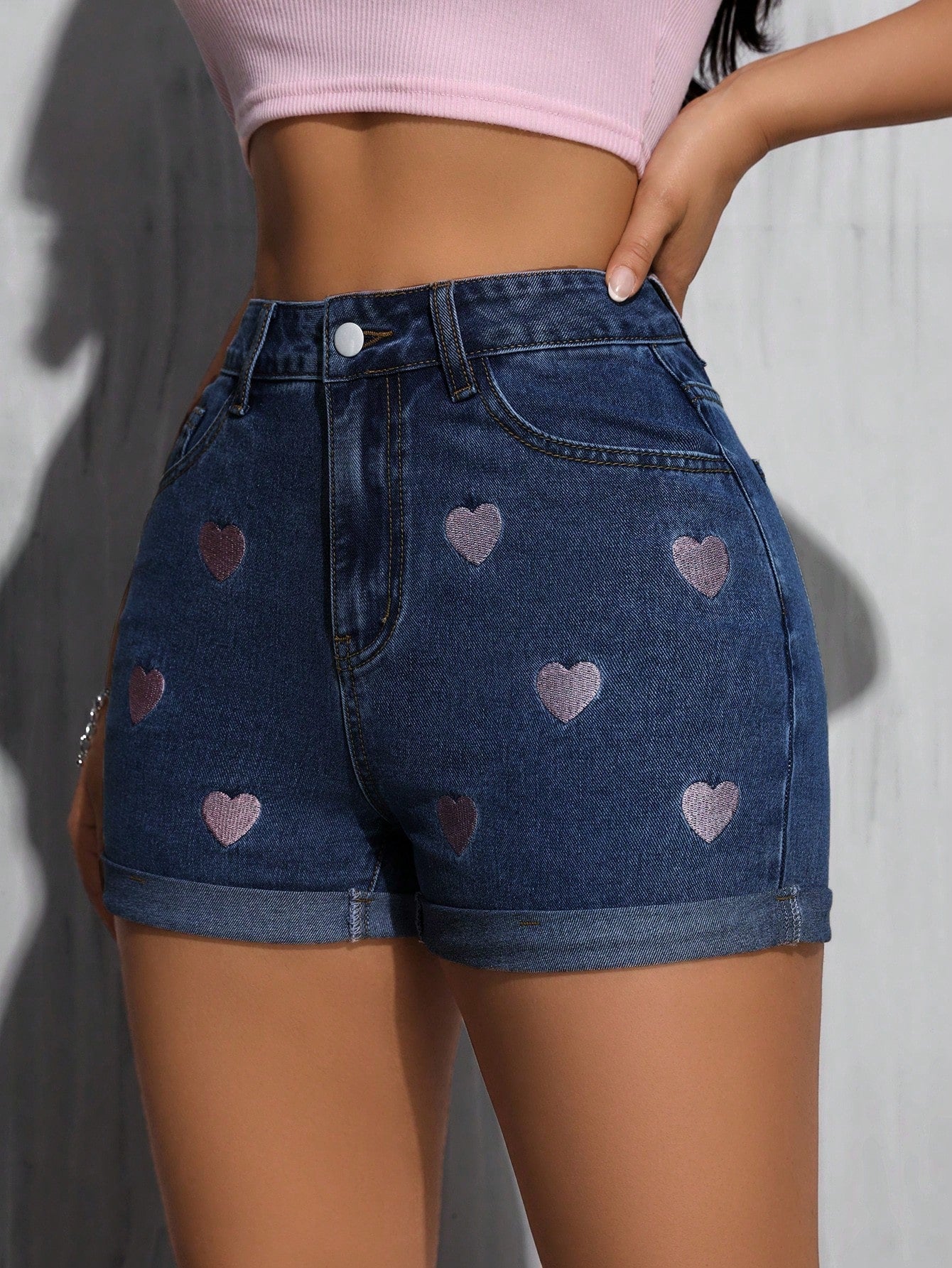 Women's Fashion Pink Heart Embroidered Cuffed Hem, Pink Leather Patch Decor, Dark Blue Elastic Denim Shorts Casual Summer