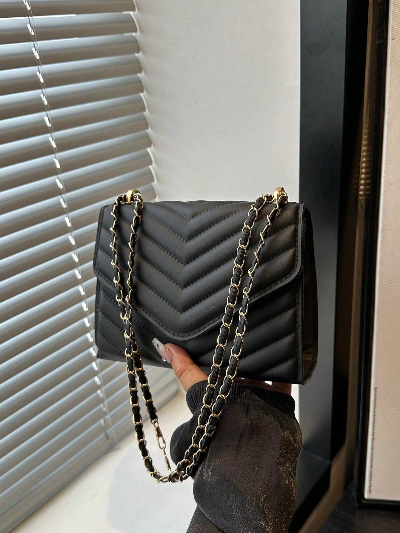 Women's Solid Color Pearl Chain New Niche Design Influencer Fashion Chain Shoulder Crossbody Bag, Ins Versatile Small Square Bag, High Gloss Embossed Solid Color Mini Chain Shoulder Bag