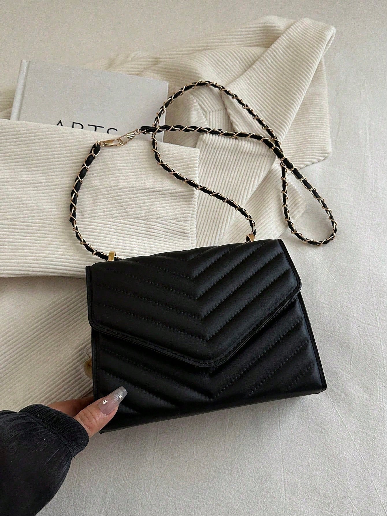 Women's Solid Color Pearl Chain New Niche Design Influencer Fashion Chain Shoulder Crossbody Bag, Ins Versatile Small Square Bag, High Gloss Embossed Solid Color Mini Chain Shoulder Bag
