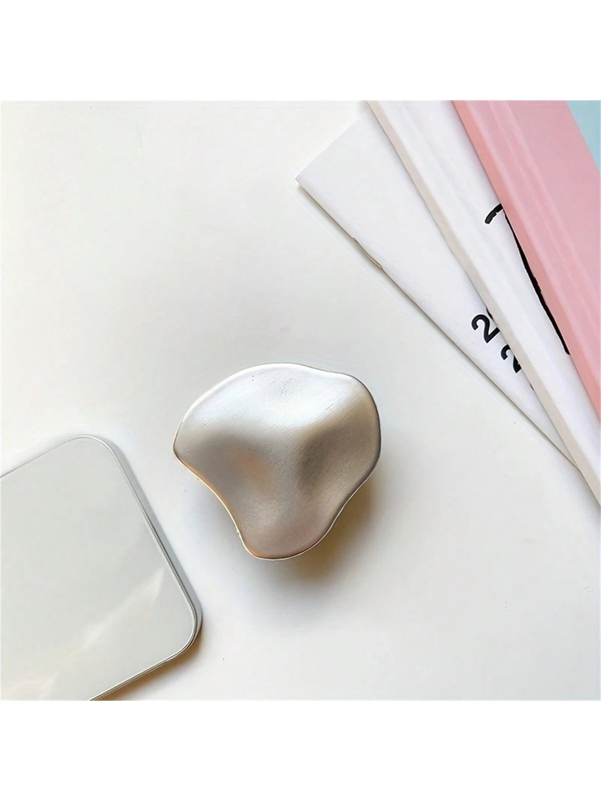 Zinc Alloy Stylish Mobile Phone Holder With Retractable Finger Ring Buckle And Desktop Cushion Support For Secure Grip And Stand Compatible With IPhone, Android Phone, Gift For Birthday, Family, Frien
